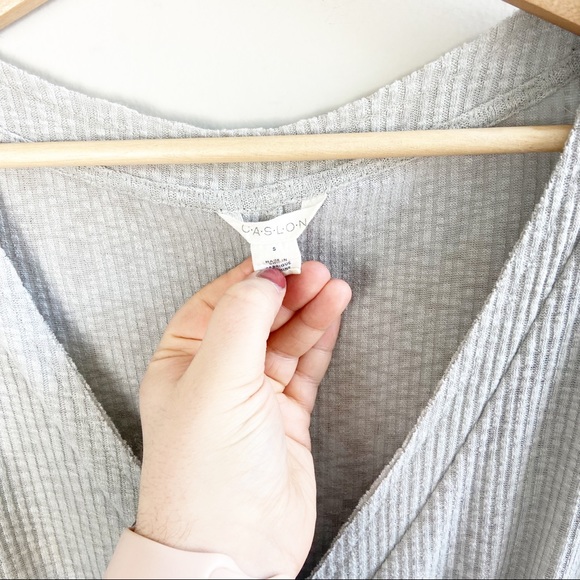 Calson Light Gray Long Sleeve V-neck Front Tie Blouse - Picture 4 of 5